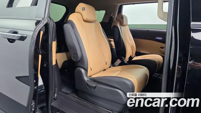Kia Carnival Generation 4 — Фото автомобиля 16