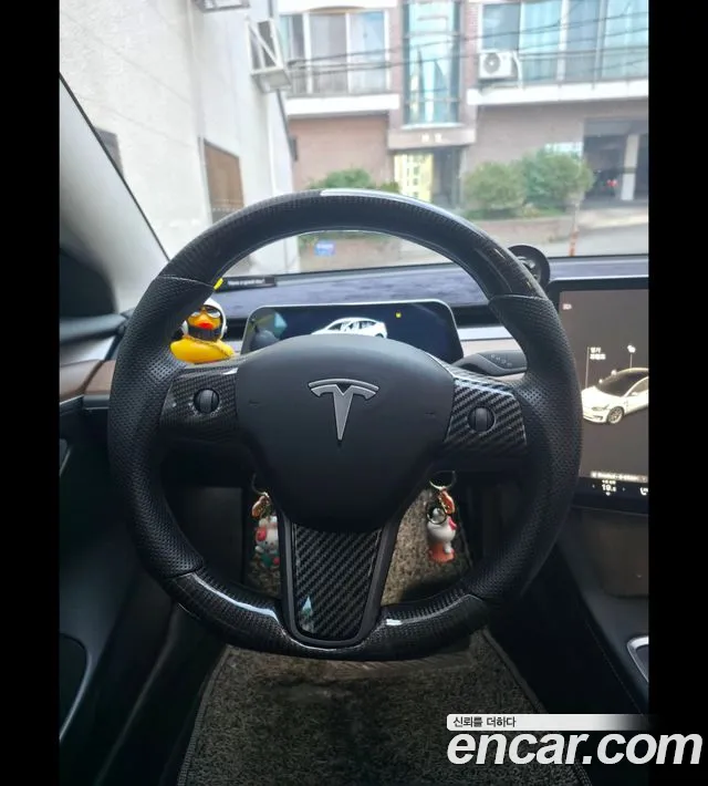 Tesla Model 3 — Фото автомобиля 10