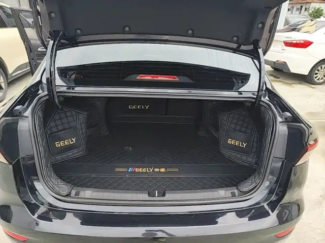 Geely Emgrand — Фото автомобиля 14