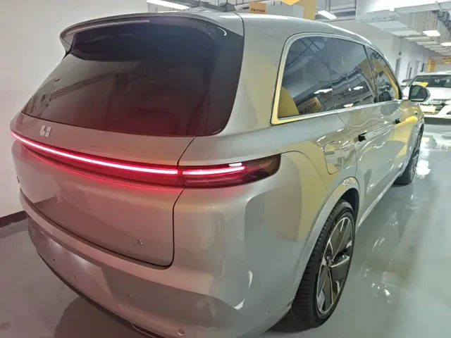 Li Auto L8 — Фото автомобиля 6