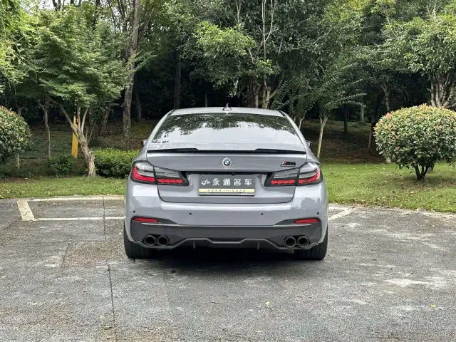 BMW 5 Series — Фото автомобиля 16