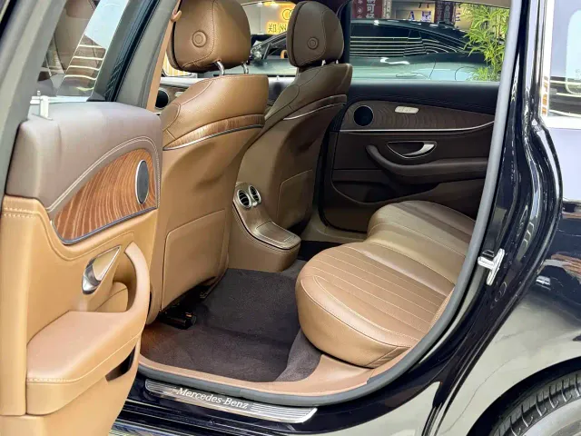 Mercedes-Benz E-Class — Фото автомобиля 7