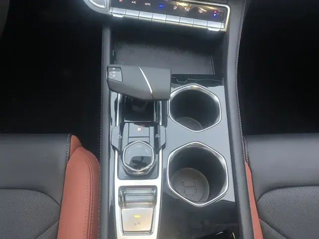 Changan Eado — Фото автомобиля 16