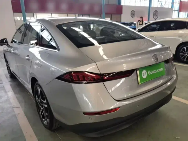Roewe D7 — Фото автомобиля 4