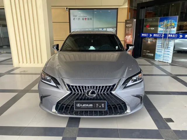 Lexus ES — Фото автомобиля 4