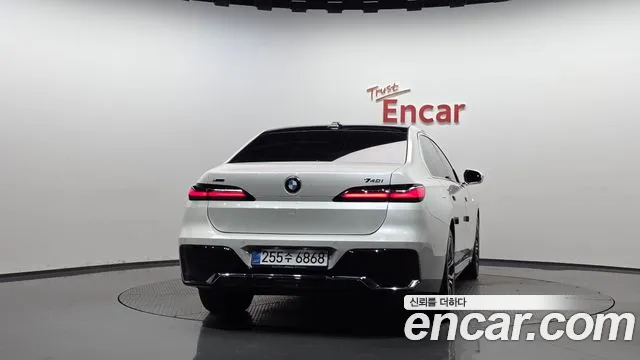 BMW 7-Series 7 серия (G70) 740i xDrive M Sport — Фото автомобиля 4