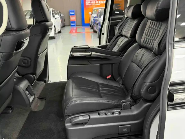 Honda Elysion — Фото автомобиля 10