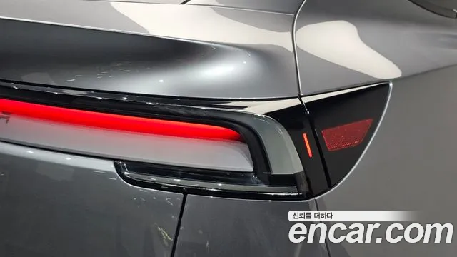 Tesla Model Y — Фото автомобиля 8