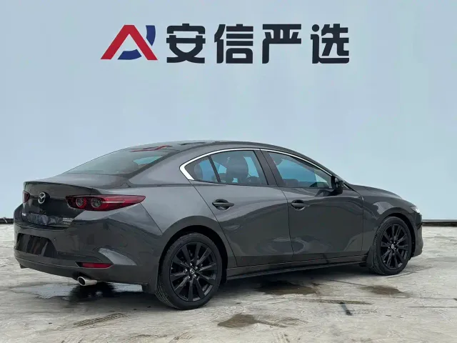 Mazda Axela — Фото автомобиля 4
