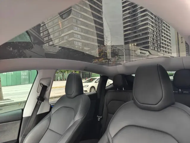 Tesla Model Y — Фото автомобиля 14