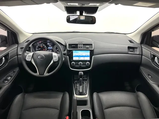 Nissan Tiida — Фото автомобиля 12