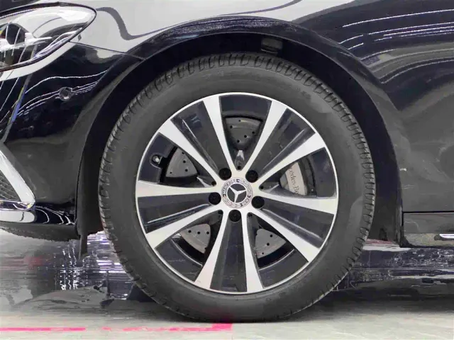 Mercedes-Benz E-Class — Фото автомобиля 4