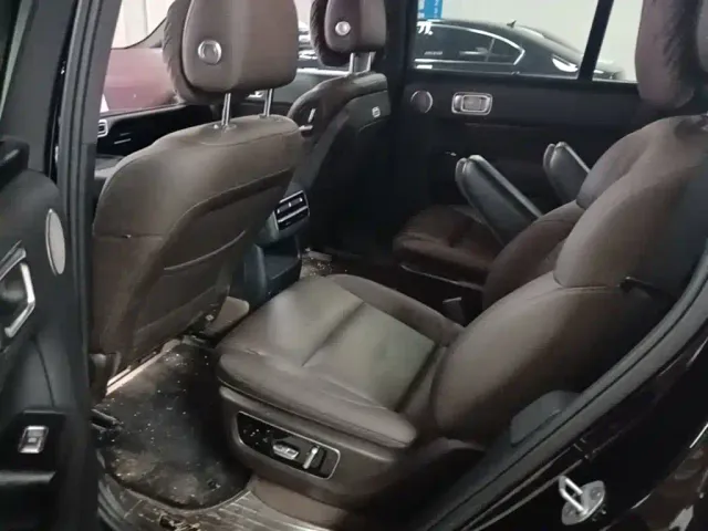 Li Auto L8 — Фото автомобиля 16