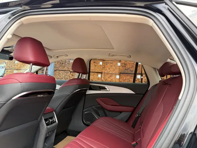 Hongqi H5 — Фото автомобиля 12