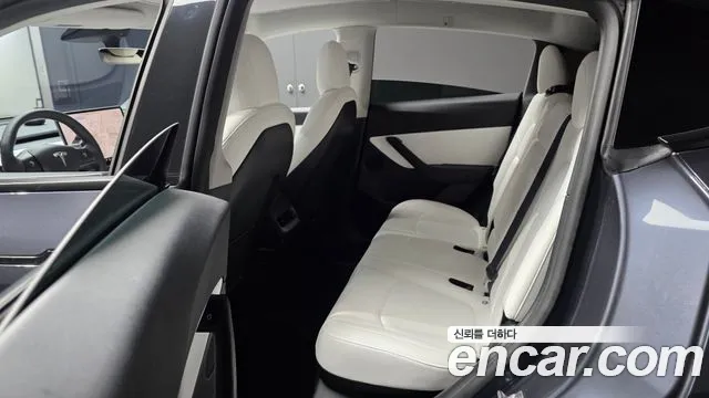 Tesla Model Y — Фото автомобиля 16