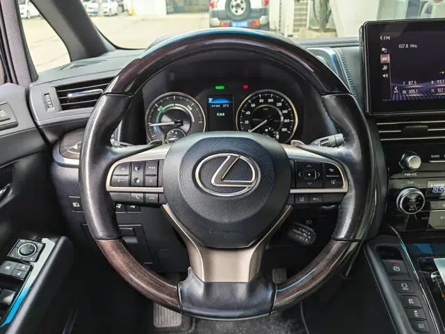 Lexus LM — Фото автомобиля 12