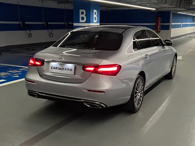 Mercedes-Benz E-Class — Фото автомобиля 6