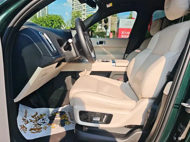 Li Auto L9 — Фото автомобиля 7