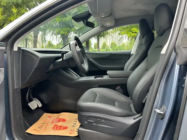 Tesla Model Y — Фото автомобиля 5