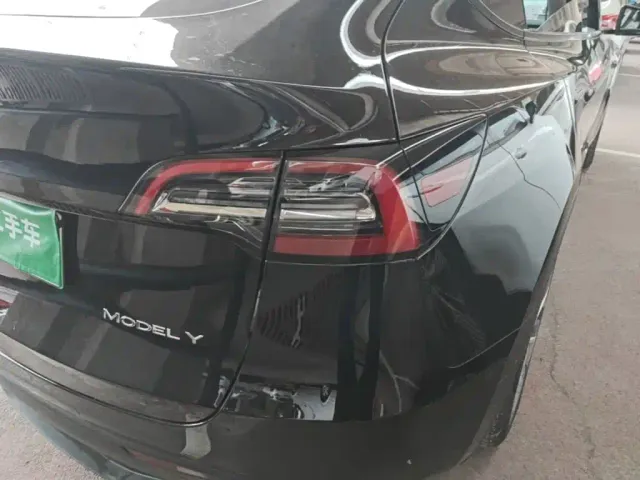 Tesla Model Y — Фото автомобиля 7