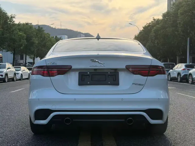 Jaguar XEL — Фото автомобиля 5