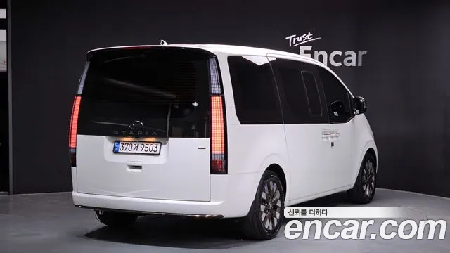 Hyundai Staria Staria 4WD Lounge 9 мест — Фото автомобиля 2