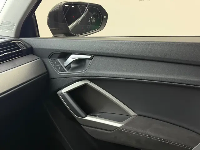 Audi Q3 — Фото автомобиля 11