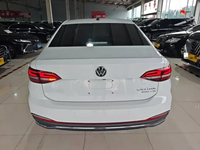 Volkswagen Lavida — Фото автомобиля 5