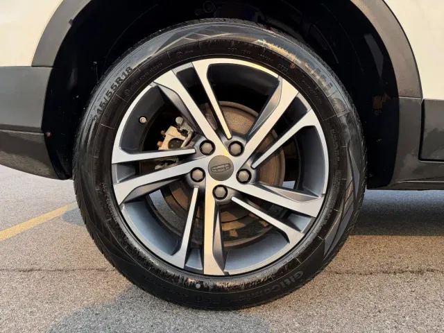 Geely Binyue — Фото автомобиля 27