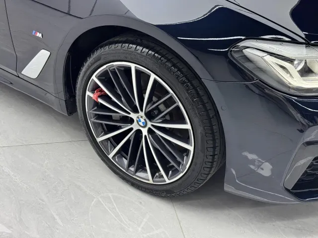 BMW 5 Series — Фото автомобиля 5