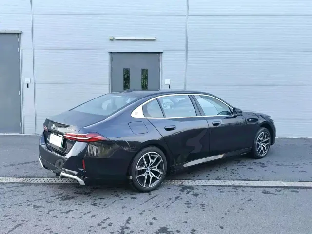 BMW i5 — Фото автомобиля 6
