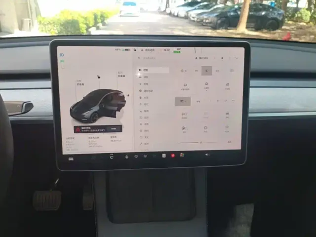 Tesla Model Y — Фото автомобиля 12