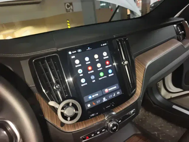Volvo XC60 — Фото автомобиля 20