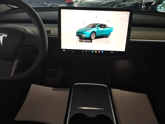 Tesla Model Y — Фото автомобиля 8