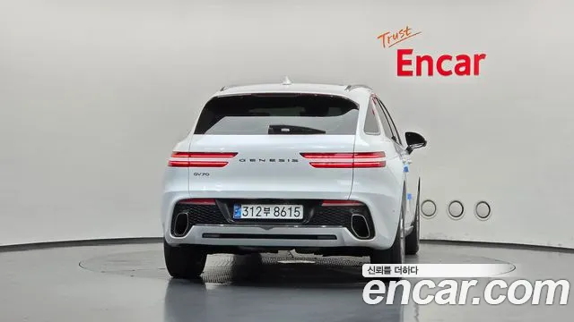 Genesis GV70 — Фото автомобиля 4