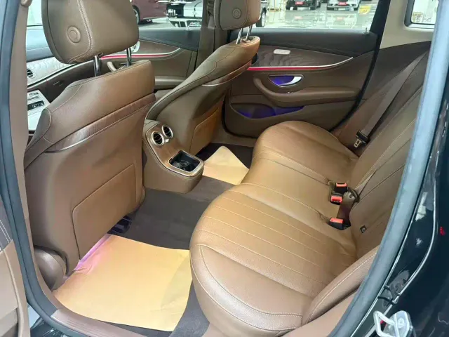 Mercedes-Benz E-Class — Фото автомобиля 21