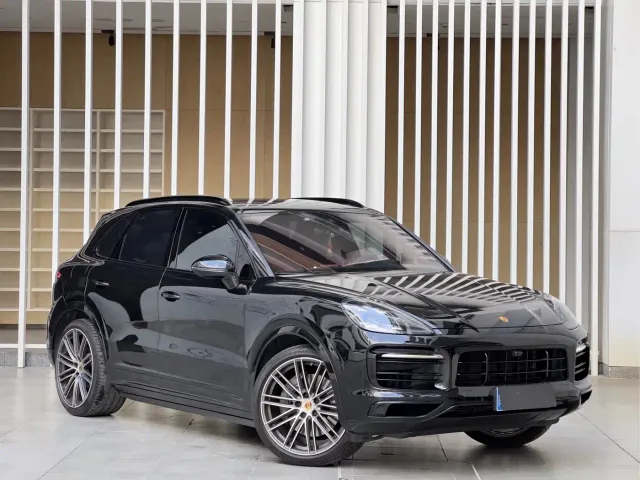 Porsche Cayenne — Фото автомобиля 3