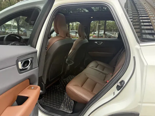 Volvo XC60 — Фото автомобиля 5