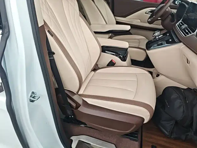 Bestune Besturn M9 — Фото автомобиля 24
