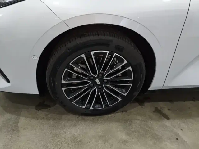 Geely Galaxy Xingyao 8 — Фото автомобиля 22