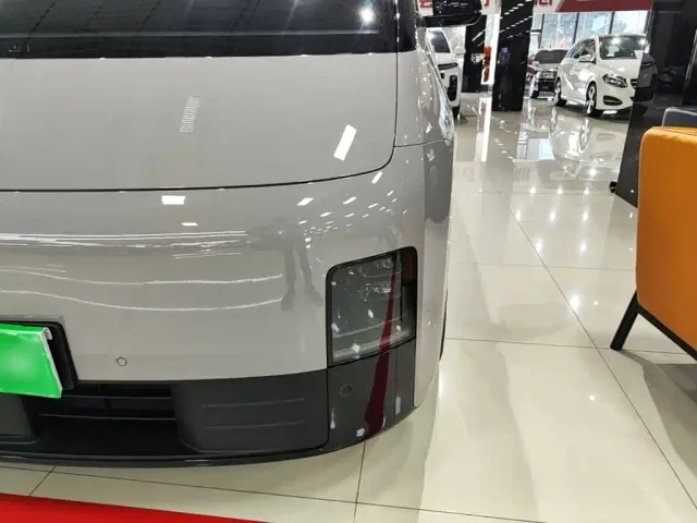 Li Auto MEGA — Фото автомобиля 23
