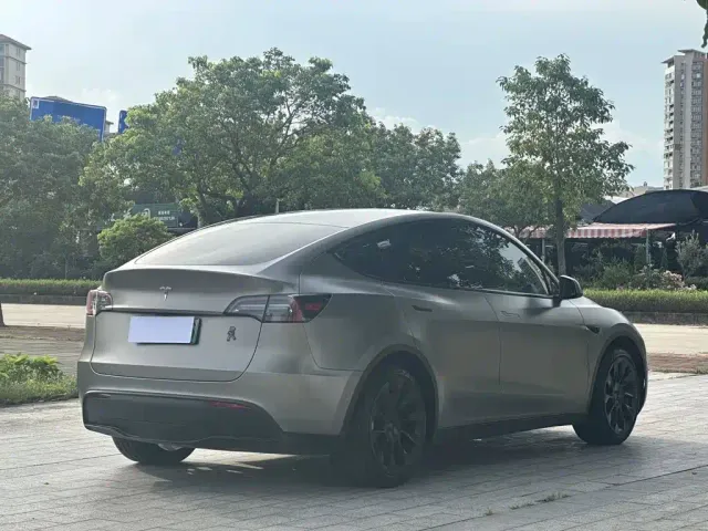 Tesla Model Y — Фото автомобиля 9