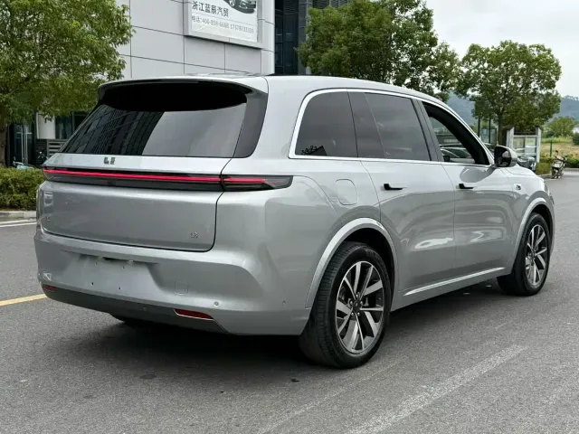 Li Auto L8 — Фото автомобиля 7