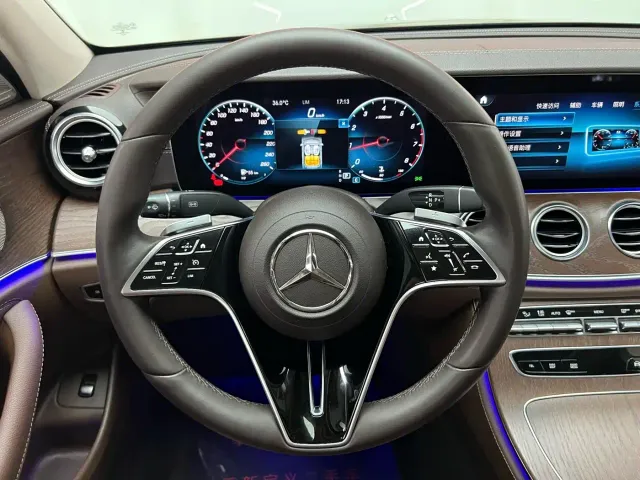 Mercedes-Benz E-Class — Фото автомобиля 14