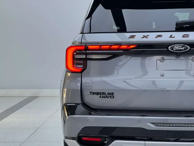 Ford Explorer — Фото автомобиля 5