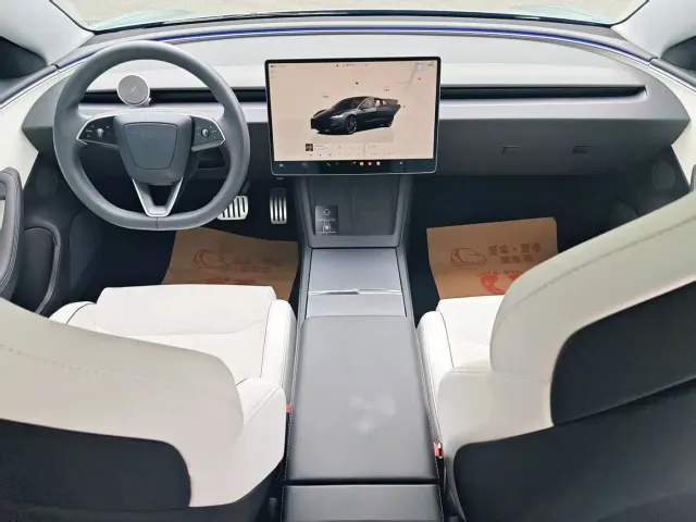 Tesla Model 3 — Фото автомобиля 13