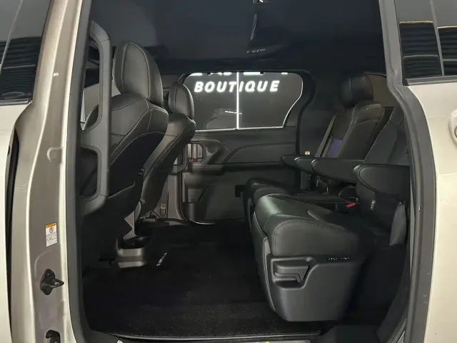 Toyota Sienna — Фото автомобиля 5