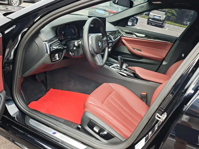 BMW 5 Series — Фото автомобиля 11