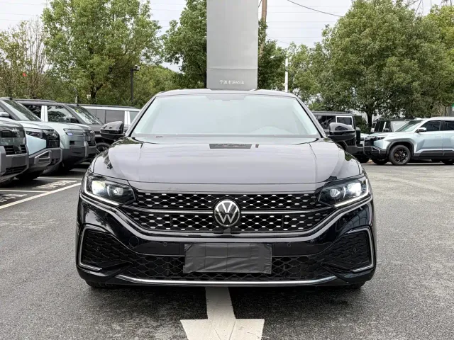 Volkswagen Passat — Фото автомобиля 2