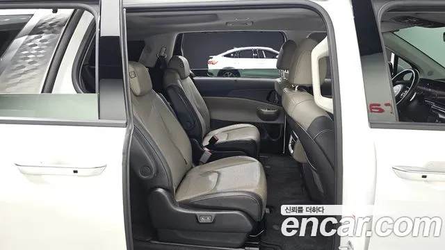 Kia Carnival Generation 4 — Фото автомобиля 17
